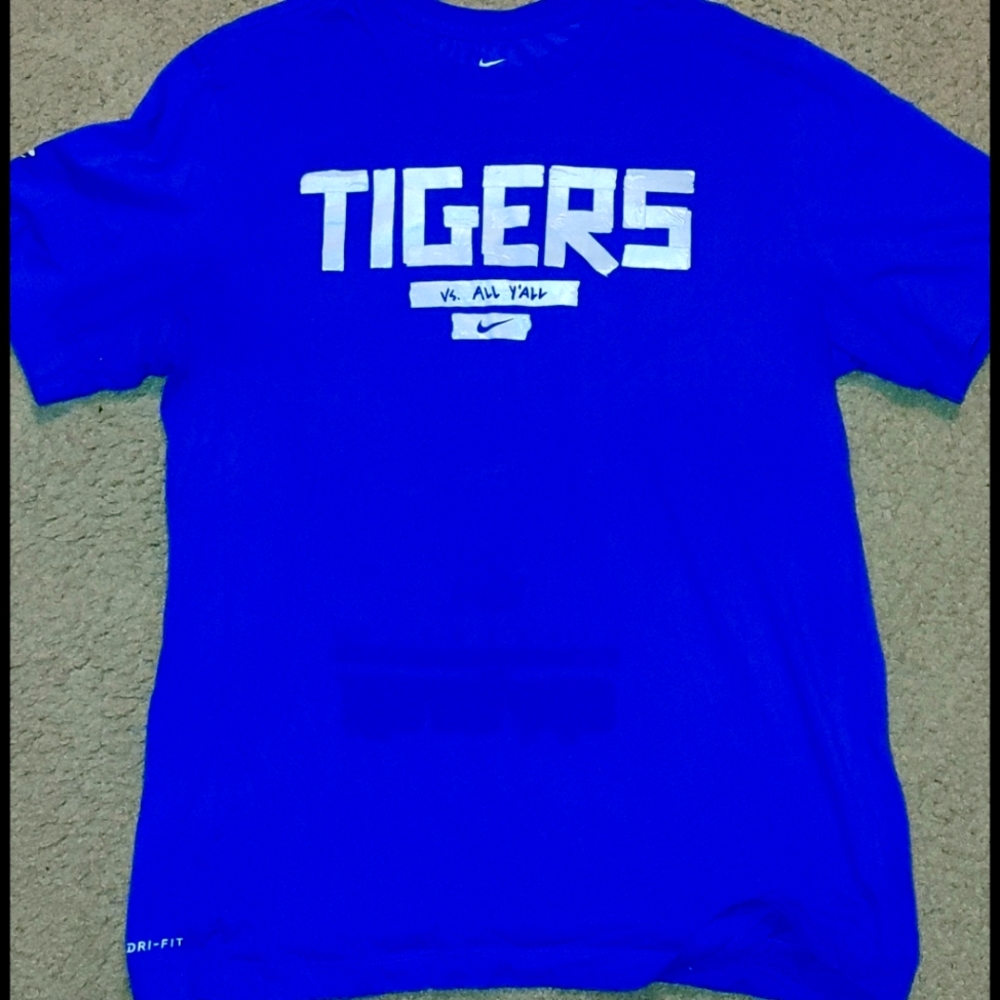 Nike size L Memphis tigers dry fit shirt